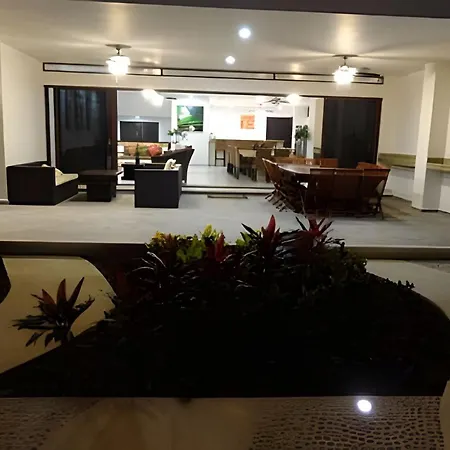 13Bdr Villa Bellamar Akumal - Private Chef - Beachfront - Weddings-Business Retreats-Golf-Family-3
